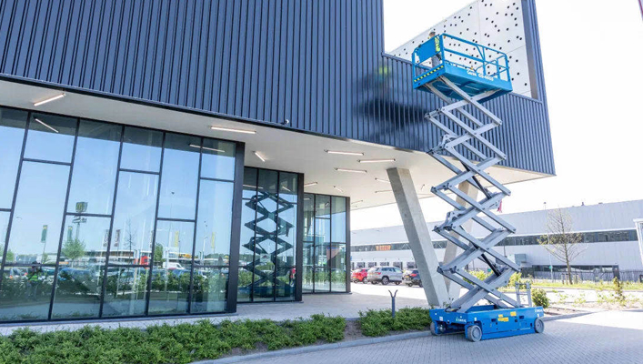 一款兼具超大载重且自重轻的剪型高空作业平台推荐